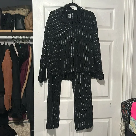 Stripped Victoria's Secret Pajamas - Picture 1 of 7